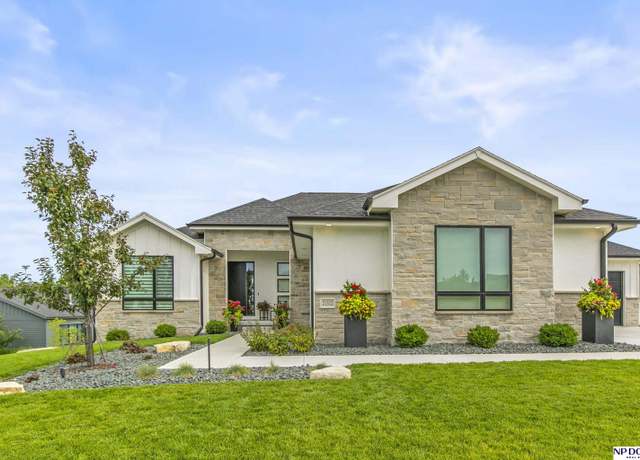 Property at 21312 E St, Omaha, NE 68022, 6 beds, 3 baths