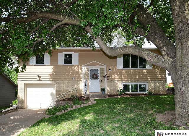 Property at 6204 N 68th St, Omaha, NE 68104, 3 beds, 1.5 baths
