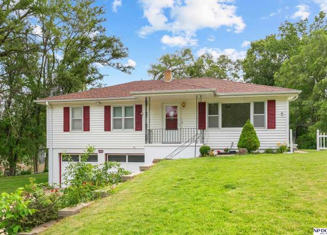 Property at 7922 Himebaugh Ave, Omaha, NE 68134, 3 beds, 2 baths