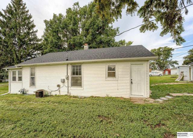 Property at 4104 Y St, Omaha, NE 68107, 3 beds, 1 bath