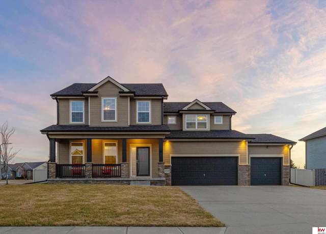 Property at 13708 S 46 St, Papillion, NE 68133, 4 beds, 2.5 baths