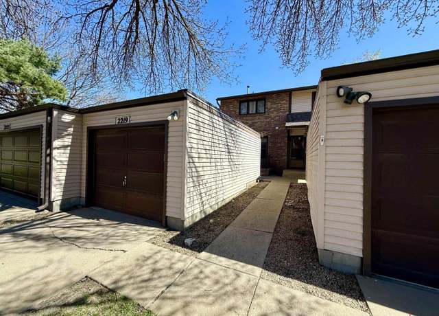 Property at 2219 Southwood Pl, Lincoln, NE 68512, 2 beds, 1.5 baths