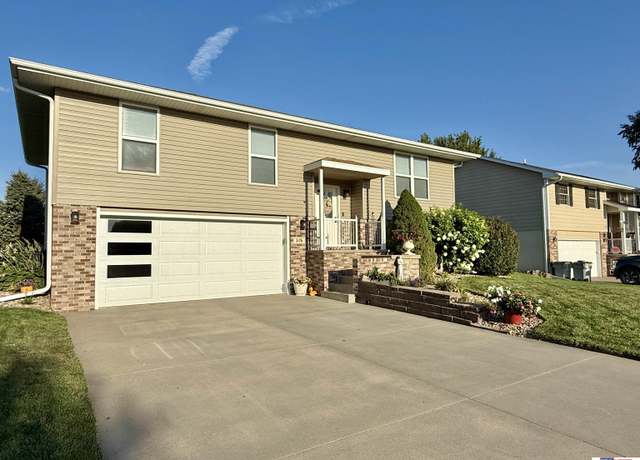 Property at 2176 Star St, Seward, NE 68434, 4 beds, 3 baths