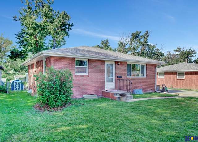 Property at 7621 Holdrege St, Lincoln, NE 68505, 3 beds, 2 baths