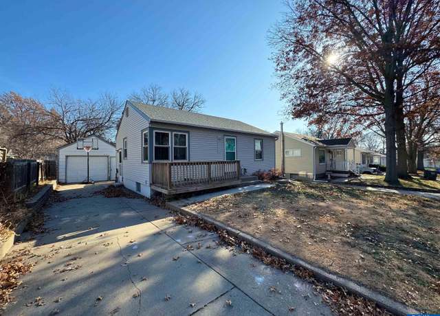 Property at 3900 S 18th St, Lincoln, NE 68502, 2 beds, 1 bath