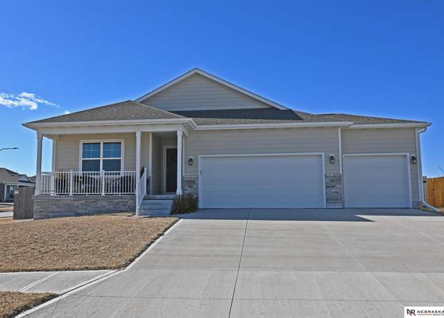 Property at 12914 S 45th Ave, Bellevue, NE 68133, 3 beds, 2 baths