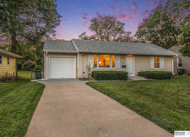 Property at 738 N 76th St, Omaha, NE 68114, 2 beds, 2 baths