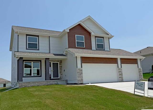 Property at 11515 S 117th St, Papillion, NE 68046, 4 beds, 2.5 baths