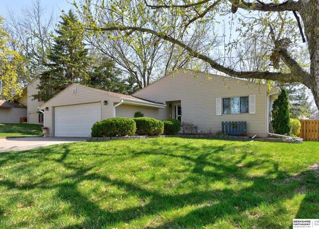 Property at 14829 Parker Plz, Omaha, NE 68154, 3 beds, 2.5 baths