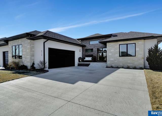 Property at 8119 S 97 St, Lincoln, NE 68526, 5 beds, 3.5 baths