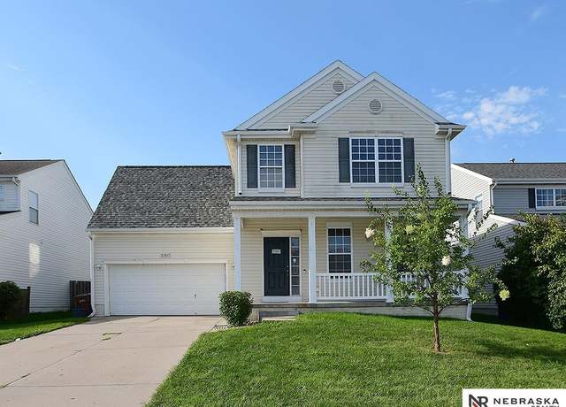 Property at 2913 Halifax Dr, Bellevue, NE 68123, 4 beds, 2.5 baths