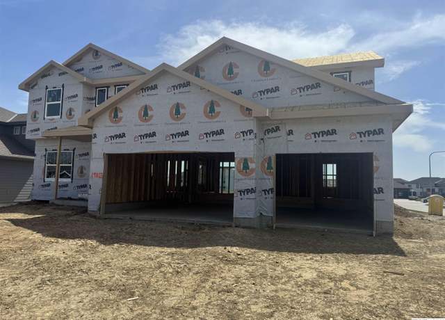 Property at 19815 Willow St, Gretna, NE 68028, 5 beds, 2.5 baths