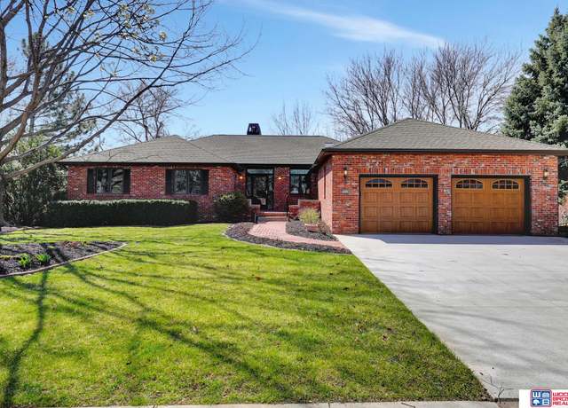 Property at 2640 S 78th St, Lincoln, NE 68506, 4 beds, 5 baths