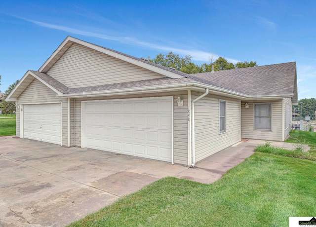 Property at 1848 W S St, Lincoln, NE 68528, 2 beds, 1 bath