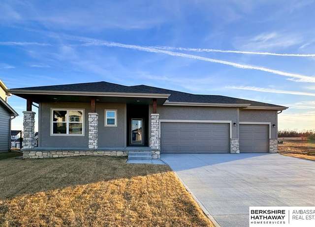 Property at 18469 Palisades Dr, Omaha, NE 68136, 4 beds, 3 baths
