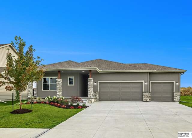 Property at 18469 Palisades Dr, Omaha, NE 68136, 4 beds, 3 baths