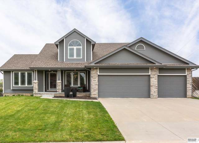 Property at 1916 Apollo Ln, Papillion, NE 68133, 5 beds, 3.5 baths