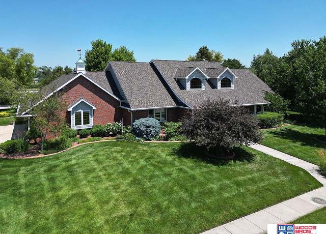 Property at 2600 Evergreen Cir, Beatrice, NE 68310, 5 beds, 5 baths