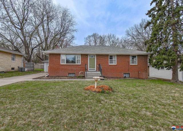 Property at 6401 Cleveland Ave, Lincoln, NE 68507, 3 beds, 2 baths