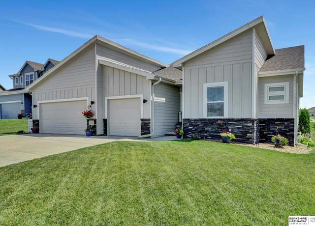 Property at 11263 Osprey Cir, Papillion, NE 68046, 4 beds, 3.5 baths