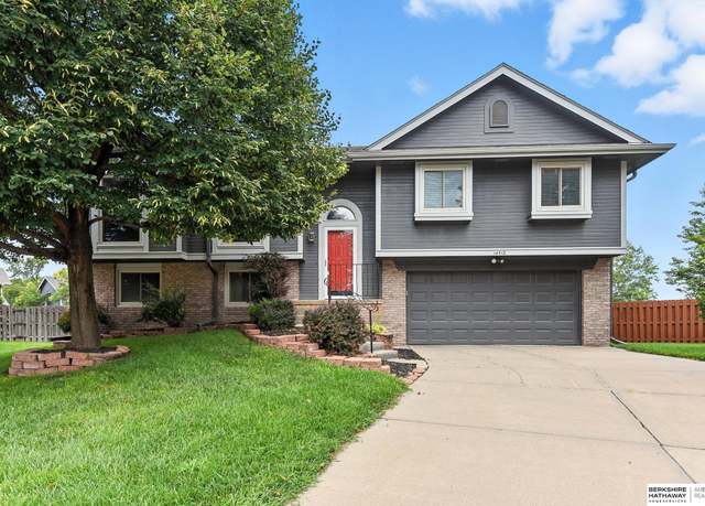 Property at 14512 I Cir, Omaha, NE 68137, 3 beds, 3 baths