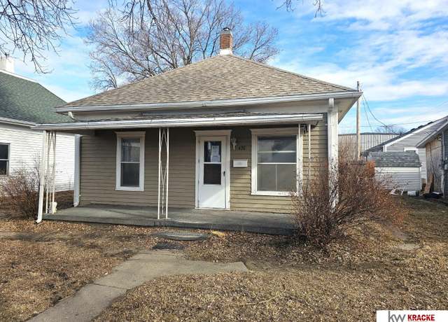 Property at 420 S 5th St, Beatrice, NE 68310, 2 beds, 1.5 baths