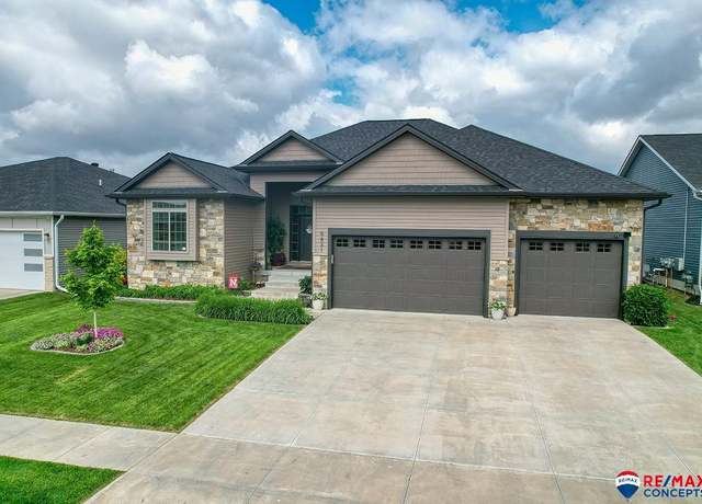 Property at 9831 S 80th St, Lincoln, NE 68516, 6 beds, 3 baths
