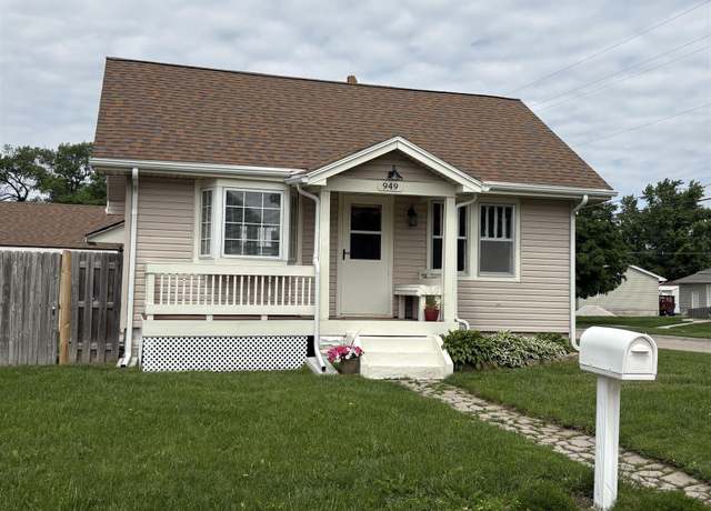 Property at 949 N Hancock St, Fremont, NE 68025, 3 beds, 2 baths