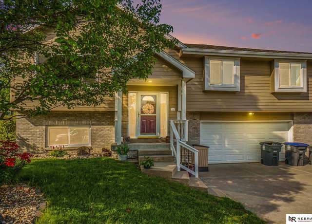 Property at 204 Marinda Dr, Council Bluffs, IA 51503, 3 beds, 2.5 baths