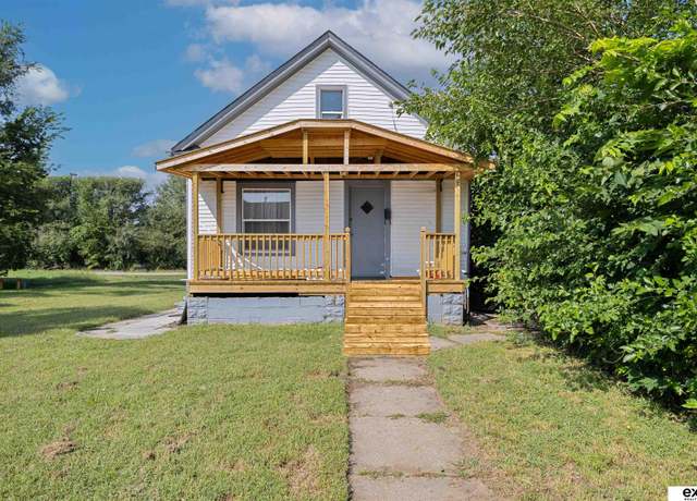 Property at 2210 Florence Blvd, Omaha, NE 68110, 5 beds, 3 baths