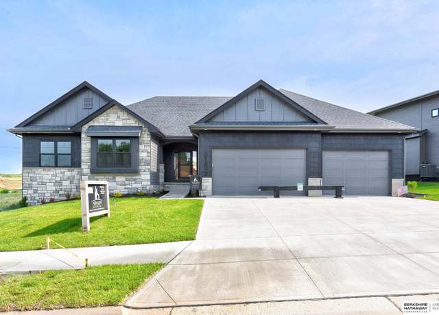 Property at 21802 Parkview Dr, Gretna, NE 68028, 5 beds, 3 baths