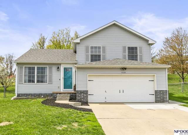 Property at 13524 Westport Cir, Bellevue, NE 68123, 3 beds, 2 baths