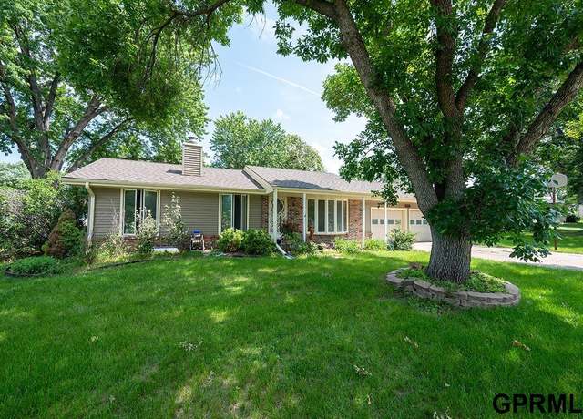 Property at 1200 Clearview Blvd, Lincoln, NE 68512, 3 beds, 1.5 baths