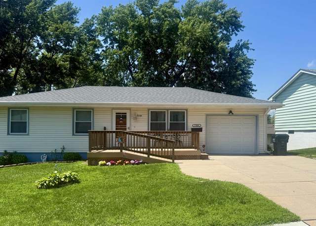 Property at 7308 Elizabeth St, La Vista, NE 68128, 3 beds, 2.5 baths