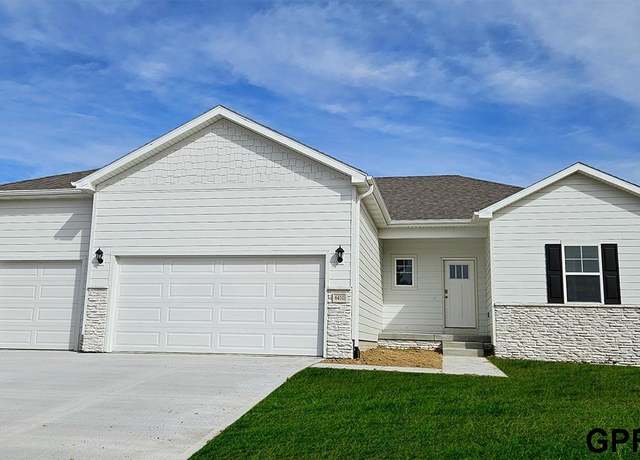 Property at 6410 Park Crest Dr, Papillion, NE 68157, 4 beds, 3.5 baths