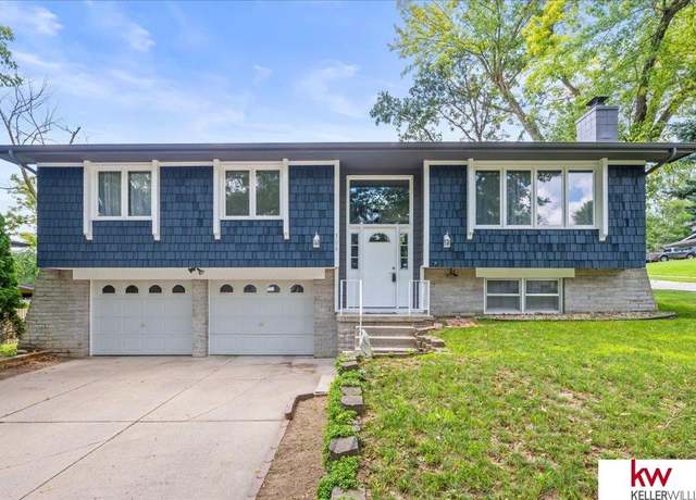 Property at 306 Douglas Dr, Bellevue, NE 68005, 3 beds, 2.5 baths