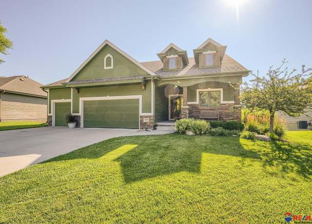 Property at 12369 S 73rd Ave, Papillion, NE 68046-1509, 4 beds, 3 baths