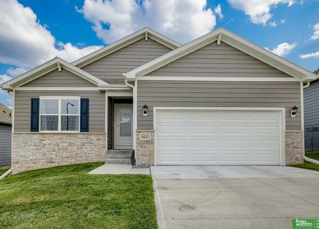 Property at 4411 Schilling Dr, Bellevue, NE 68123, 3 beds, 2.5 baths