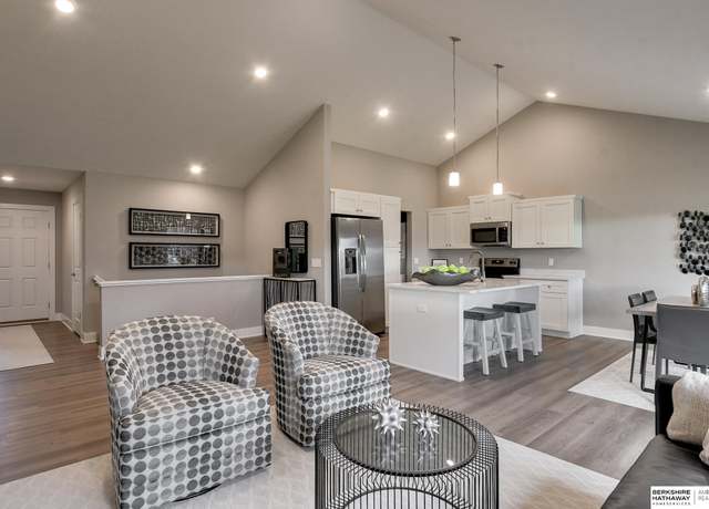 Property at 19714 Piney Creek Dr, Elkhorn, NE 68022, 2 beds, 2 baths