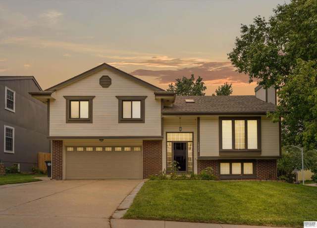 Property at 16206 Orchard Cir, Omaha, NE 68135, 3 beds, 2.5 baths