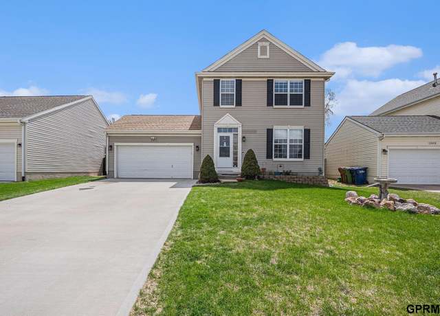 Property at 2907 Birchwood Dr, Bellevue, NE 68123, 3 beds, 2.5 baths