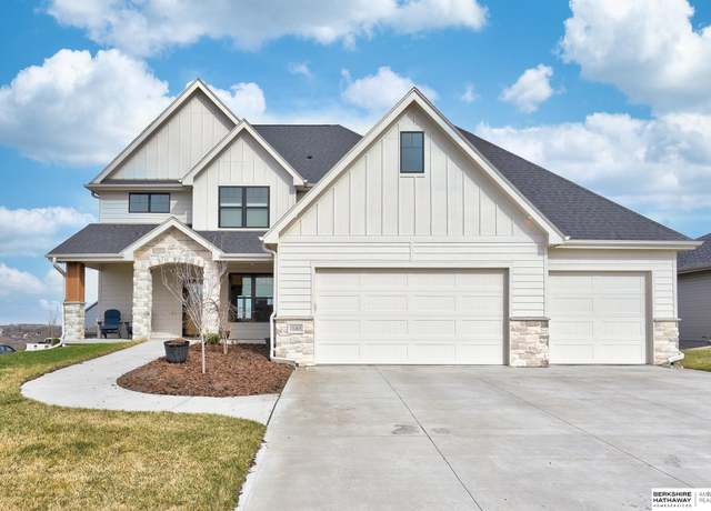 Property at 11065 N 171 St, Bennington, NE 68007, 4 beds, 4.5 baths