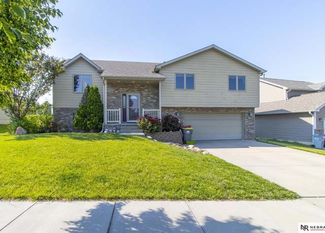 Property at 5720 Cavvy Rd, Lincoln, NE 68516, 4 beds, 3 baths