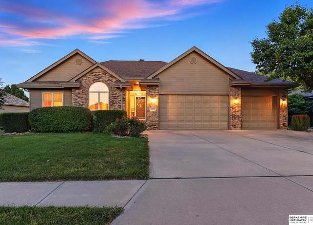 Property at 21317 Hampton Dr, Gretna, NE 68028, 4 beds, 3 baths