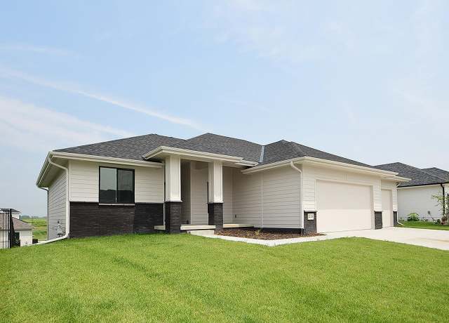 Property at 21138 Hartman Ave, Elkhorn, NE 68022, 5 beds, 3 baths