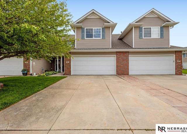 Property at 841 Norwood Dr, Lincoln, NE 68512, 3 beds, 2.5 baths