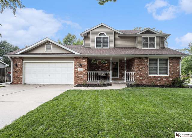 Property at 5803 Woodstock Ave, Lincoln, NE 68512, 4 beds, 3.5 baths