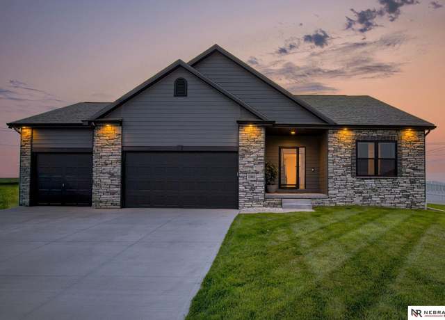 Property at 10002 S 191 Ave, Gretna, NE 68136, 7 beds, 4 baths