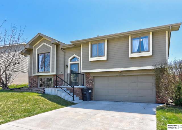 Property at 12953 Jessie Ave, Omaha, NE 68164, 3 beds, 2.5 baths
