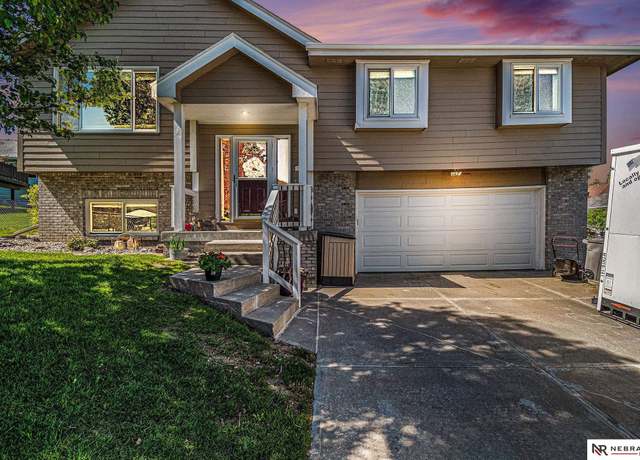 Property at 204 Marinda Dr, Council Bluffs, IA 51503, 3 beds, 2.5 baths